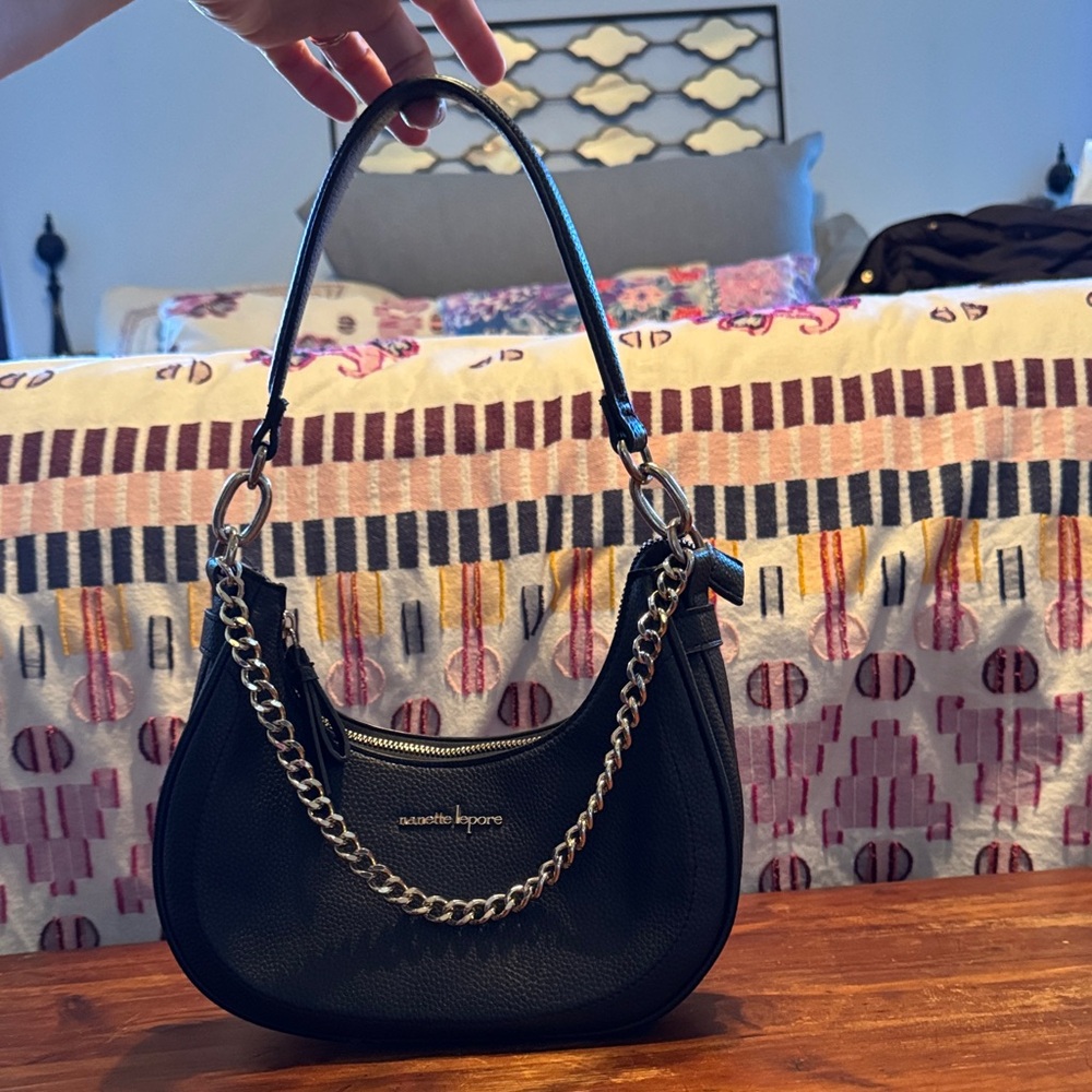 Polished Quiet Luxury Black Leather Chain-Trim Shoulder Soft Minimalist Bag